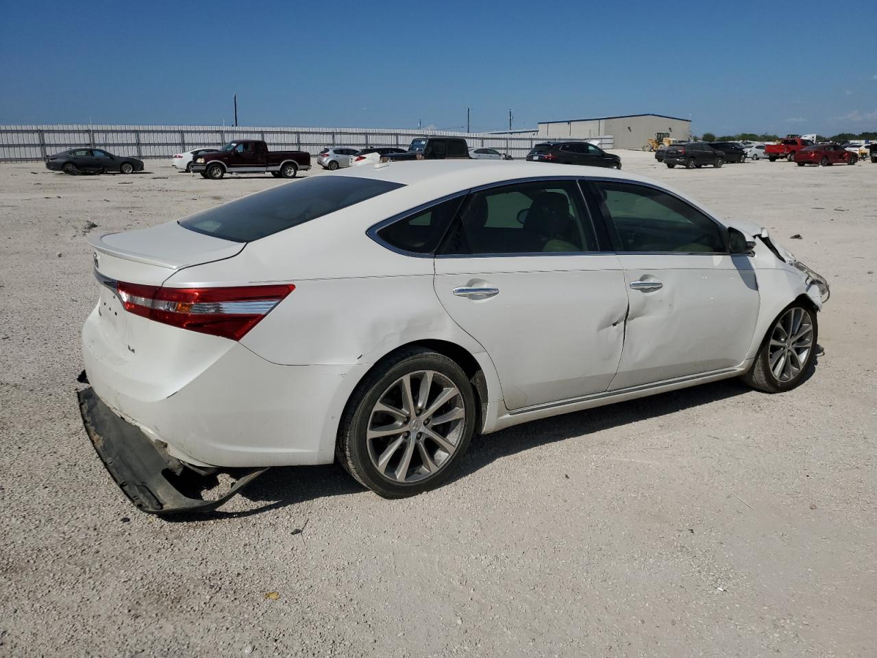 2015 Toyota Avalon - Image 3