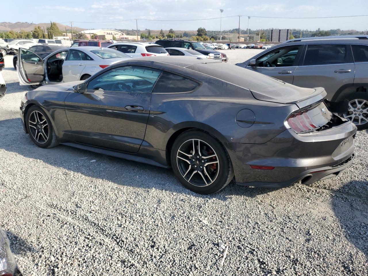 1FA6P8TH3J5135800 2018 FORD MUSTANG - Image 2