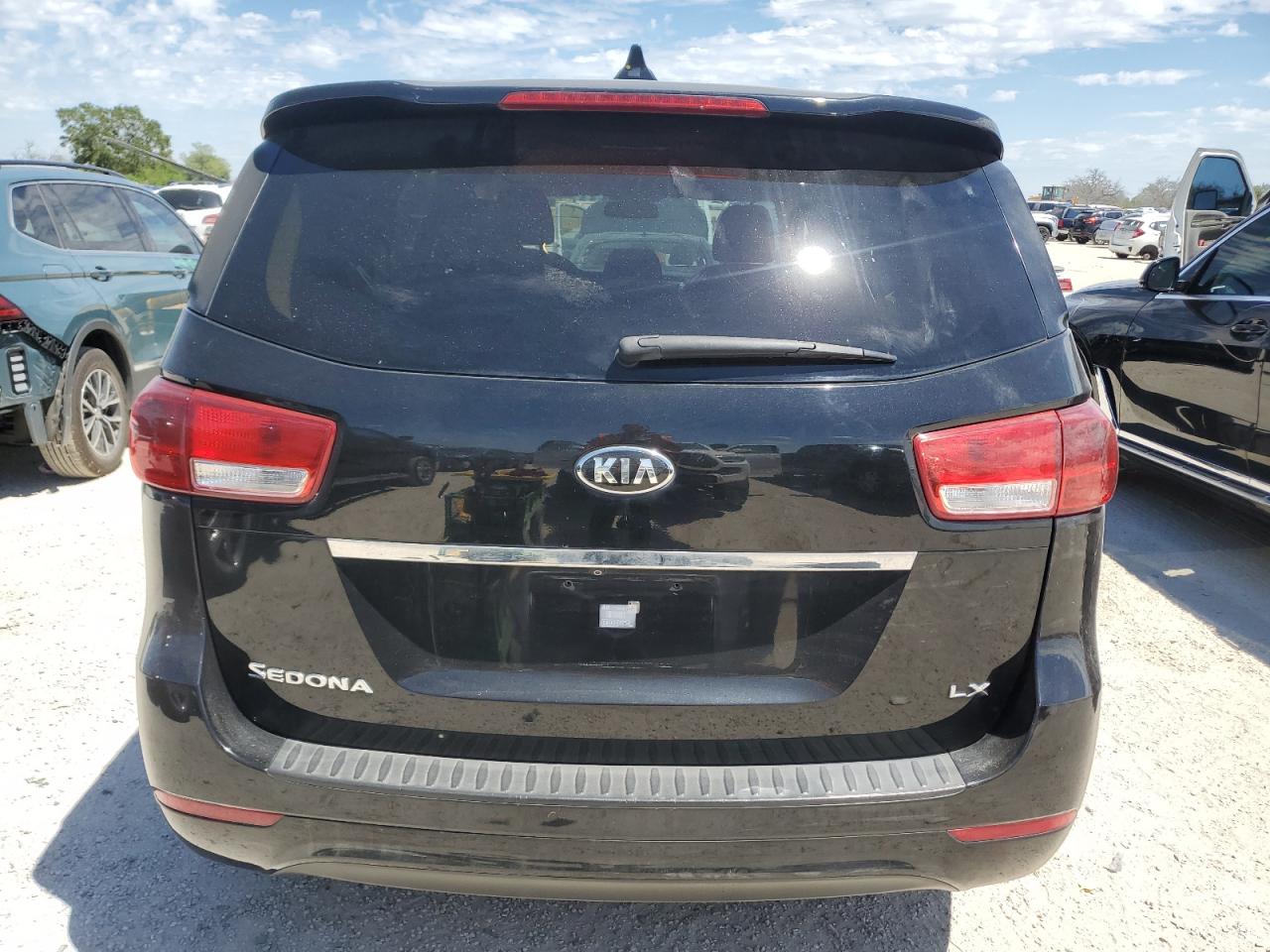 KNDMB5C13H6224112 2017 Kia Sedona Lx