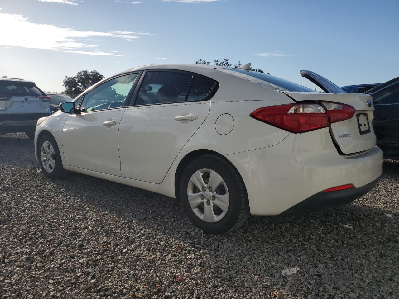 2016 Kia Forte - Image 2