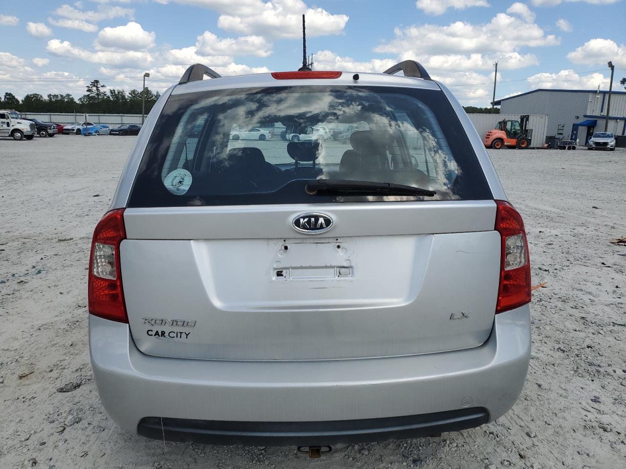 2009 Kia Rondo Base VIN: KNAFG528897229906 Lot: 70821774