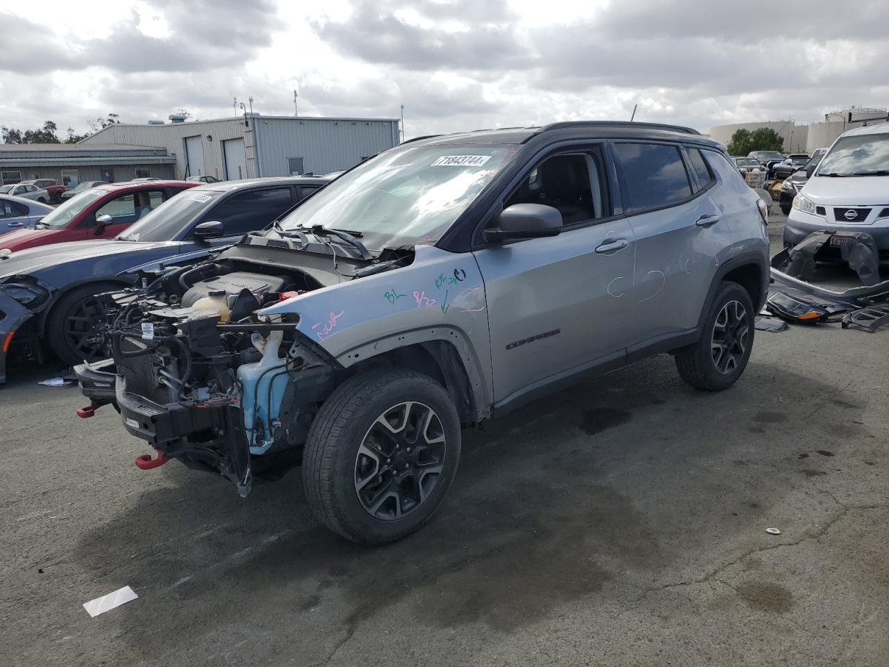 3C4NJDDB1KT752463 2019 JEEP COMPASS - Image 1