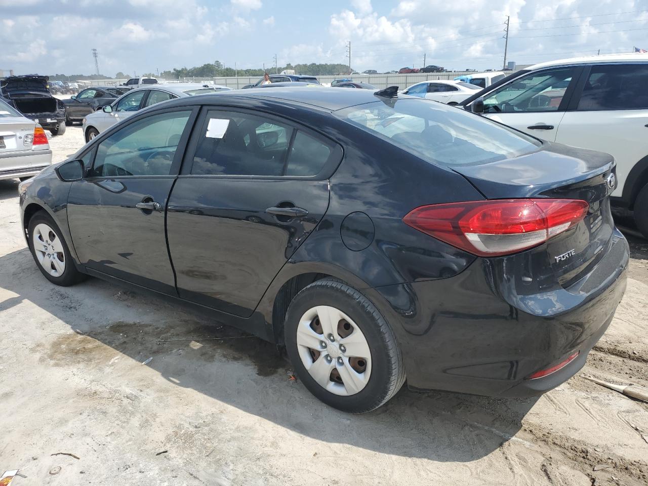 3KPFK4A79HE016319 2017 KIA FORTE - Image 2