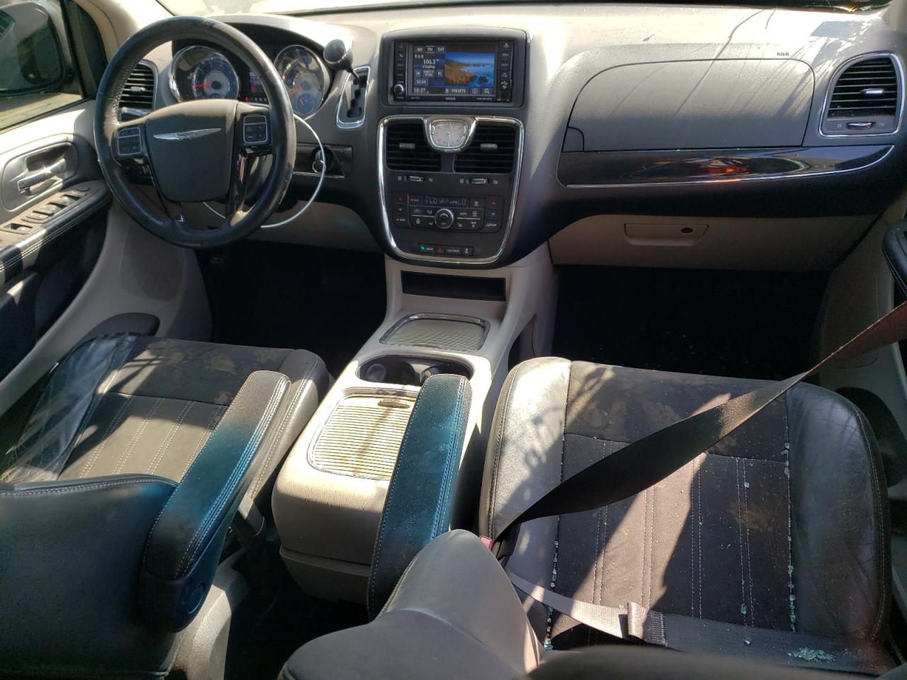 2014 Chrysler Town & Country - Image 9