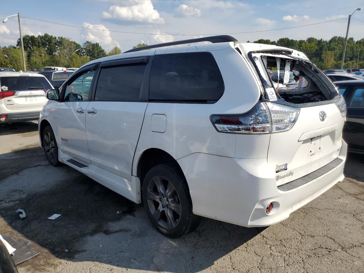 5TDXK3DC7FS633437 2015 TOYOTA SIENNA - Image 2