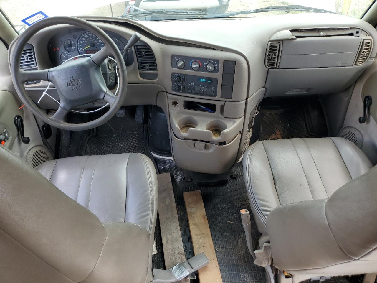 1GCDM19W6WB178818 1998 Chevrolet Astro