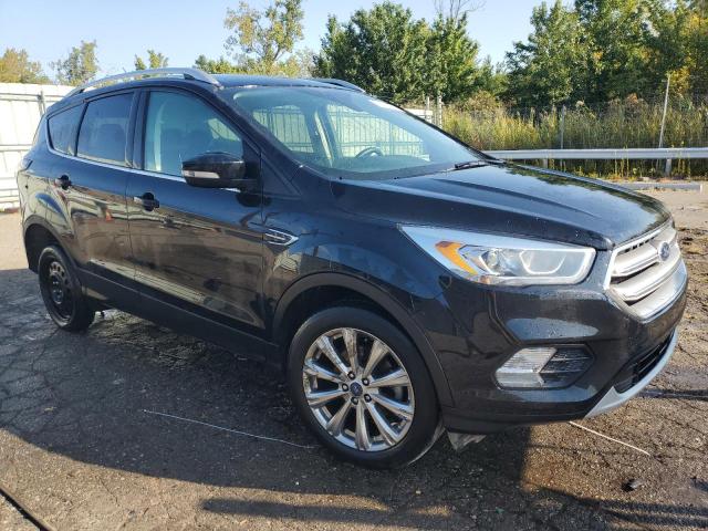  FORD ESCAPE 2017 Czarny