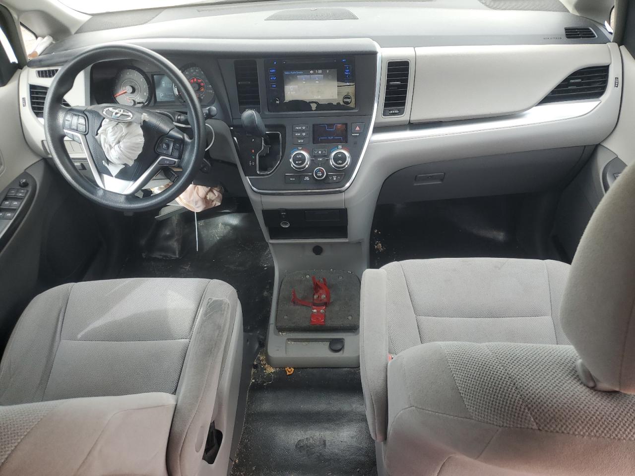 2015 Toyota Sienna - Image 8