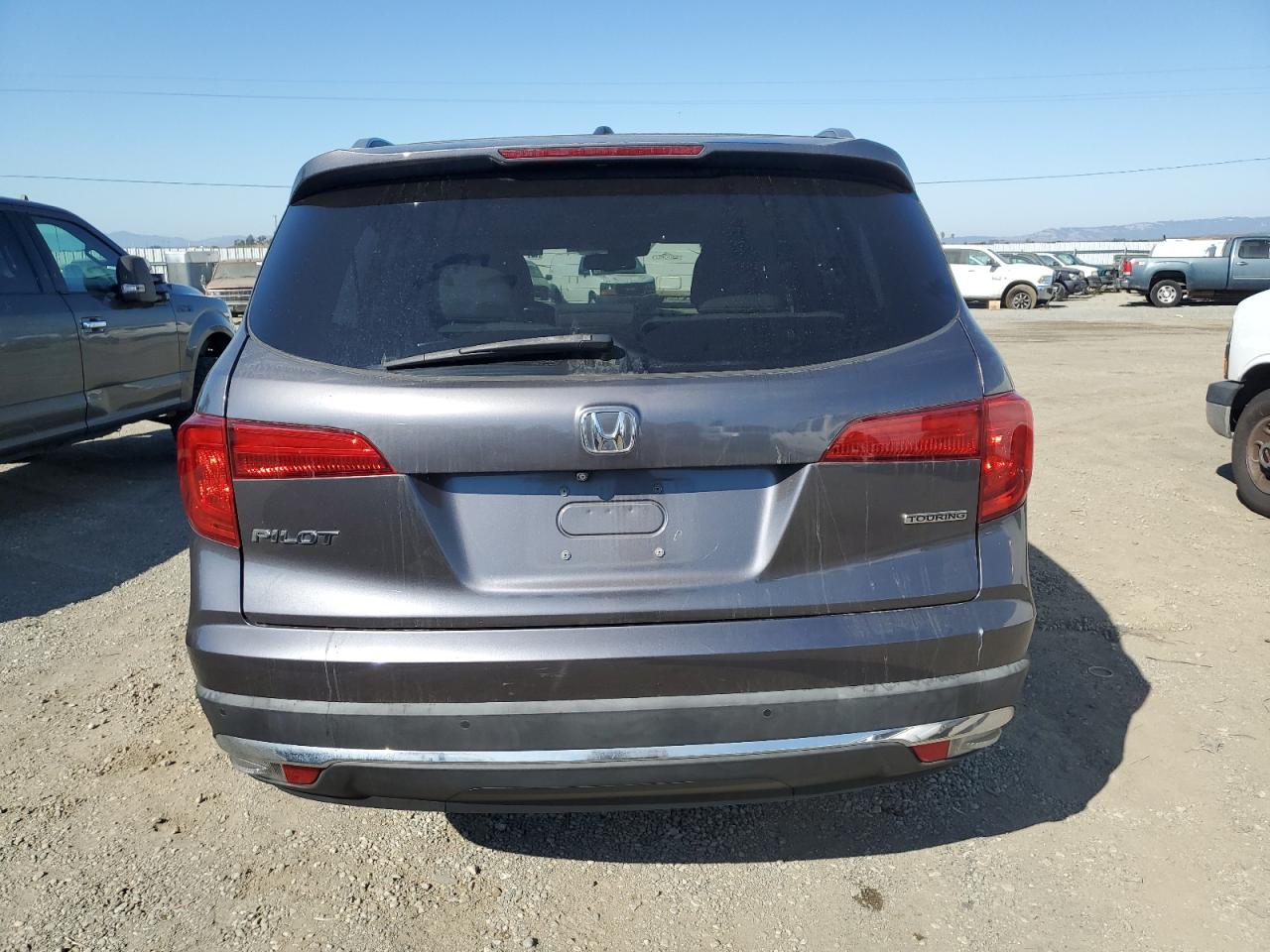 5FNYF5H96HB025385 2017 Honda Pilot Touring