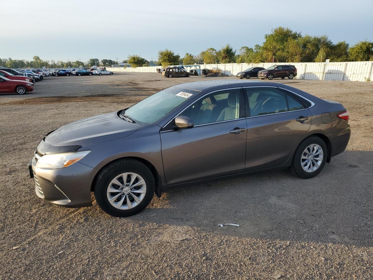 2017 Toyota Camry Le продається в London, ON - Side