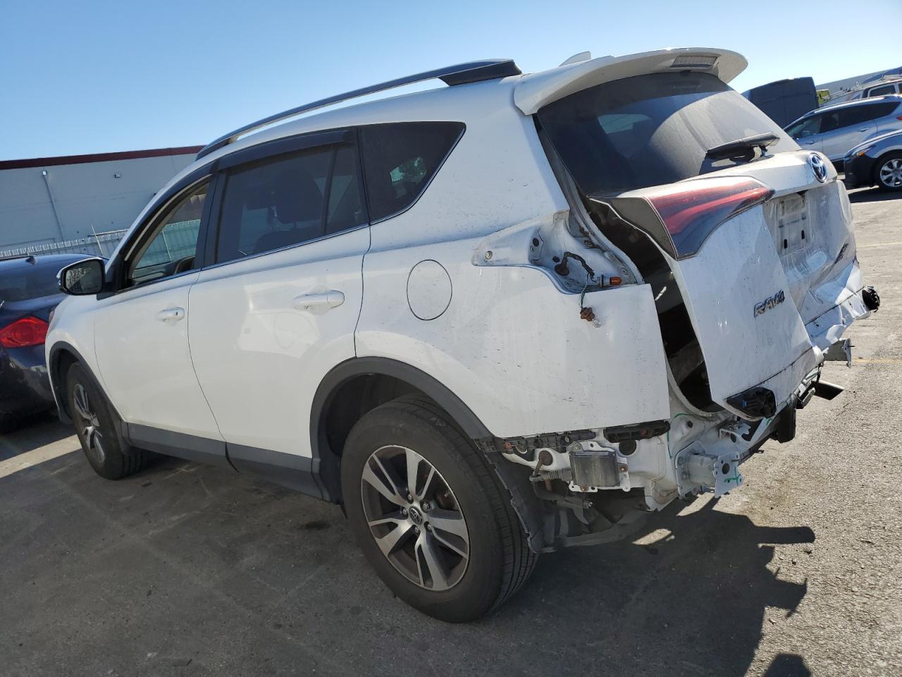 2T3RFREV4JW798949 2018 TOYOTA RAV 4 - Image 2