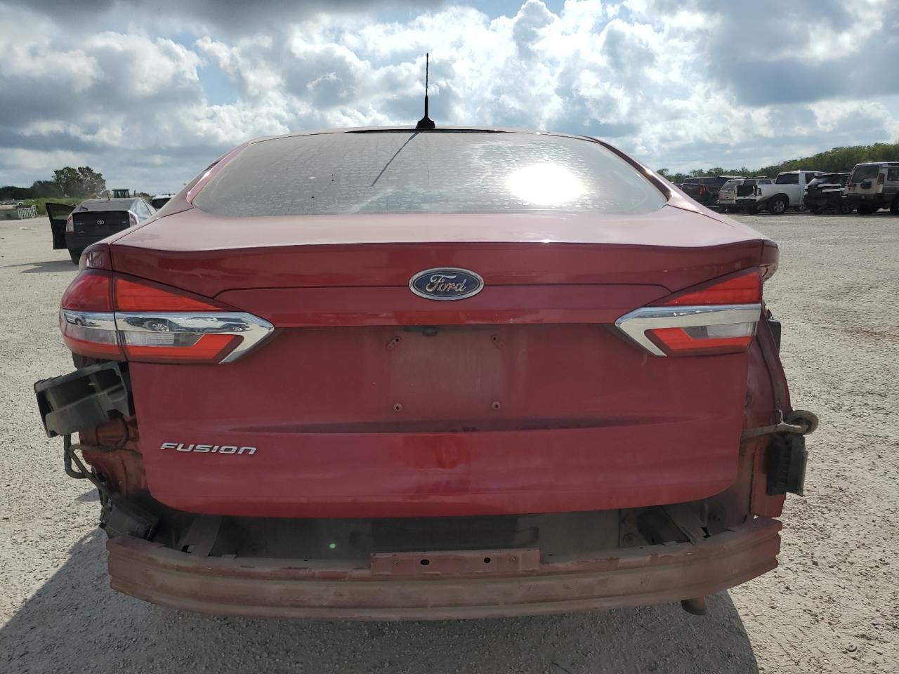 2019 Ford Fusion S VIN: 3FA6P0G75KR132396 Lot: 71069834