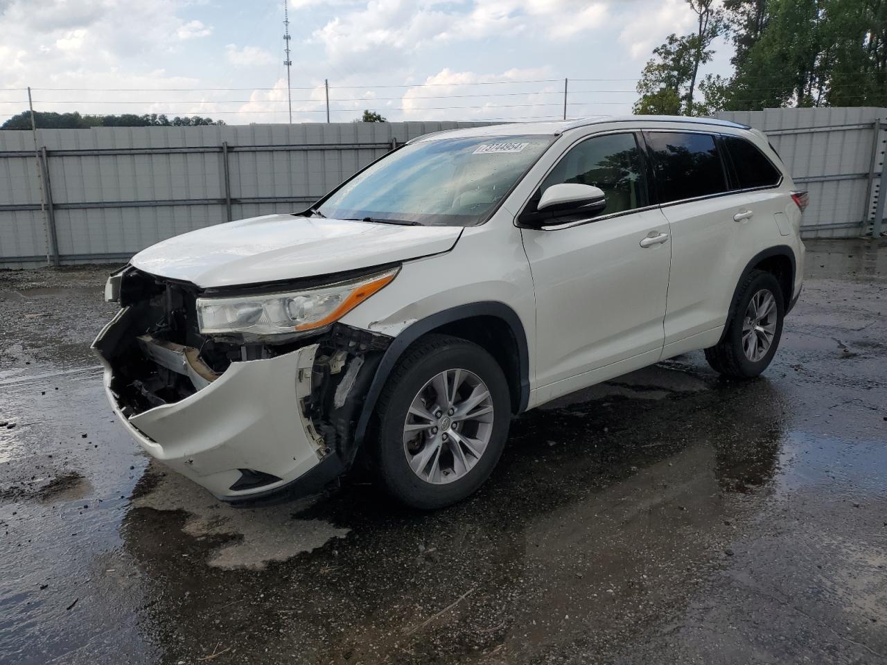 5TDKKRFH3ES029226 2014 Toyota Highlander Xle