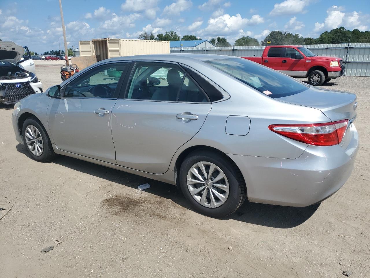 4T1BF1FKXGU179930 2016 TOYOTA CAMRY - Image 2