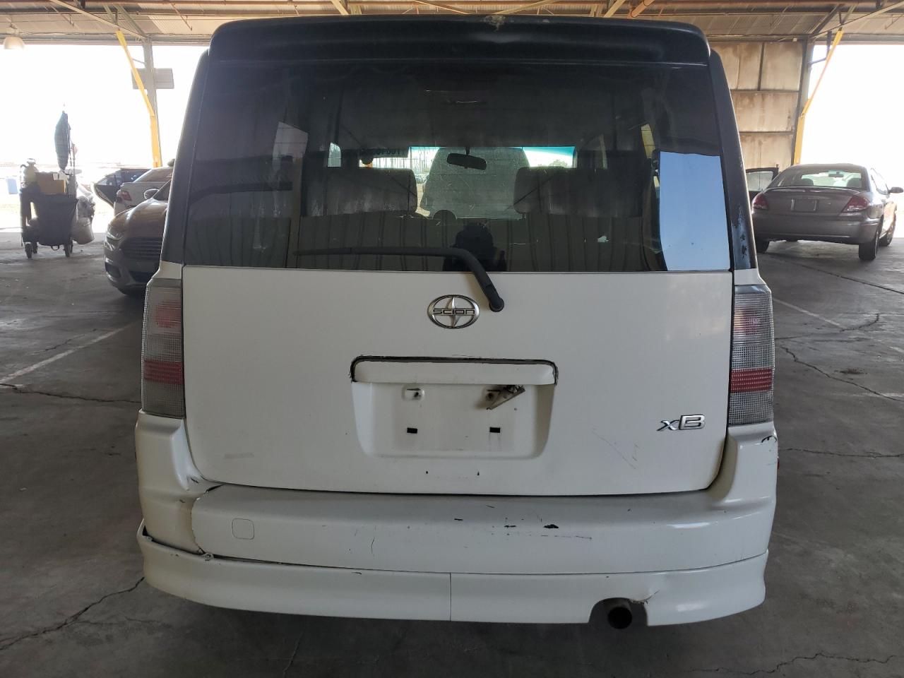 2005 Toyota Scion Xb VIN: JTLKT324450217712 Lot: 70816354