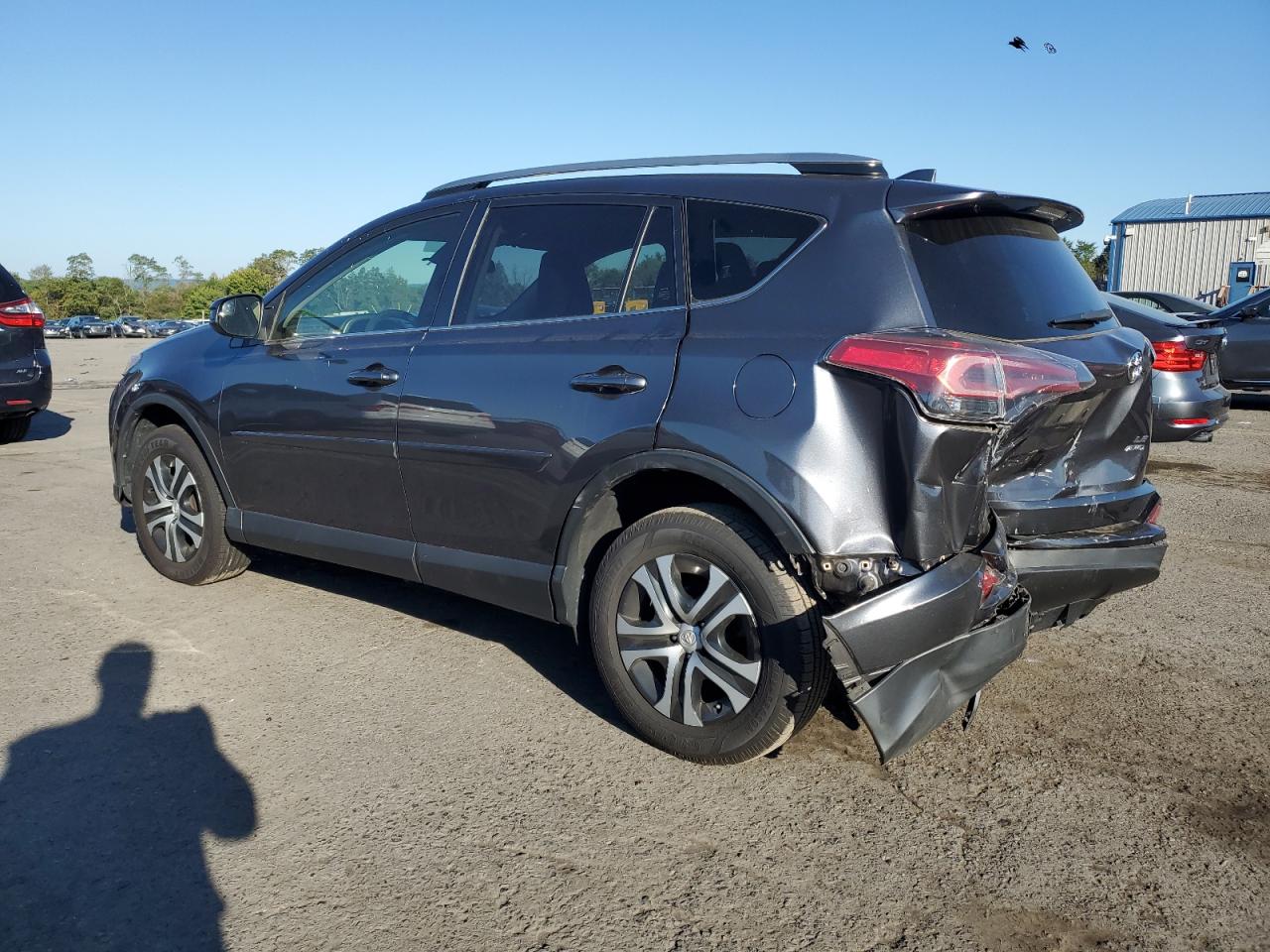 JTMBFREV9JD251321 2018 TOYOTA RAV 4 - Image 2