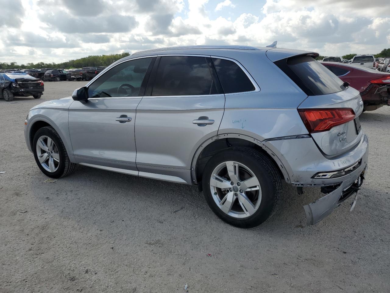 WA1BNAFY8J2045944 2018 AUDI Q5 - Image 2