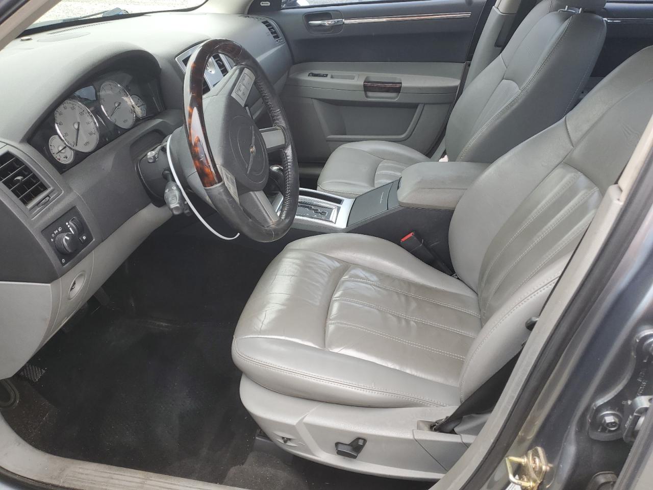2006 Chrysler 300 - Image 7