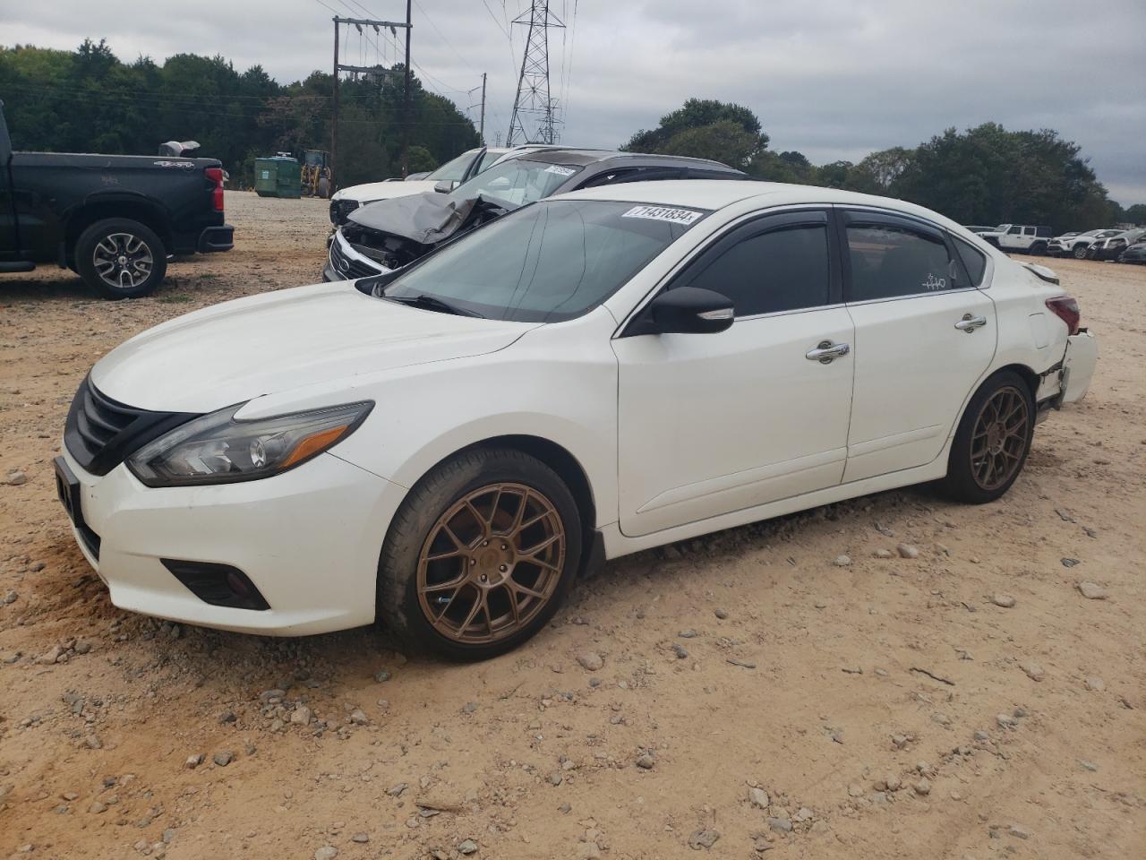 1N4AL3AP7HC168419 2017 NISSAN ALTIMA - Image 1