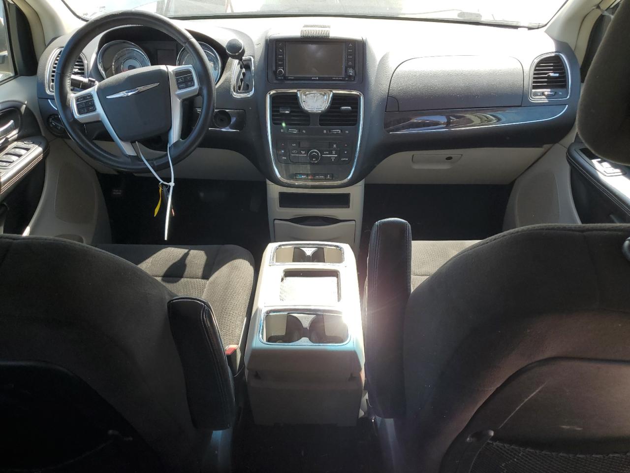 2013 Chrysler Town & Country - Image 8
