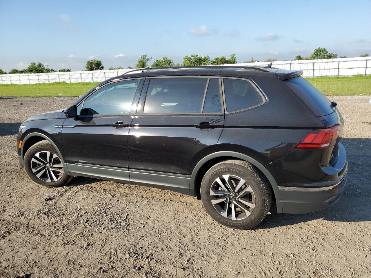 3VVRB7AX7RM006721 2024 VOLKSWAGEN TIGUAN - Image 2