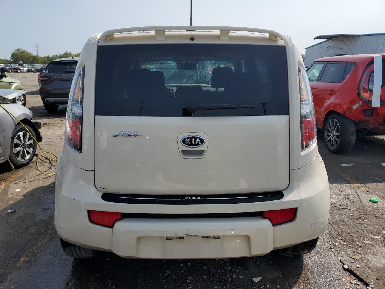 2011 Kia Soul + VIN: KNDJT2A20B7729228 Lot: 71231794