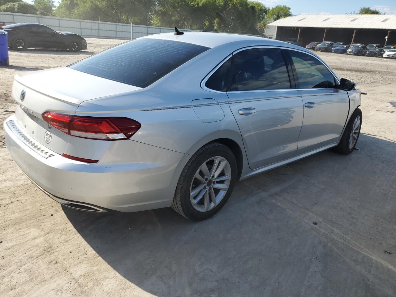 2020 Volkswagen Passat - Image 3