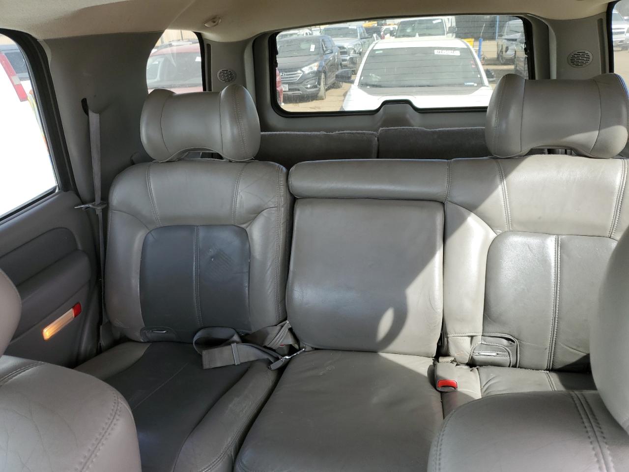 2002 GMC Yukon - Image 10