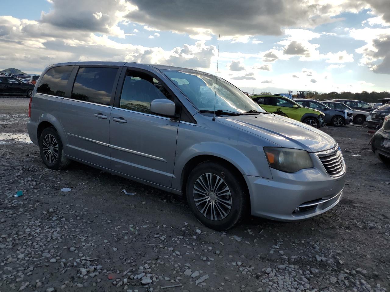 2014 Chrysler Town & Country S VIN: 2C4RC1HG3ER132706 Lot: 72144764