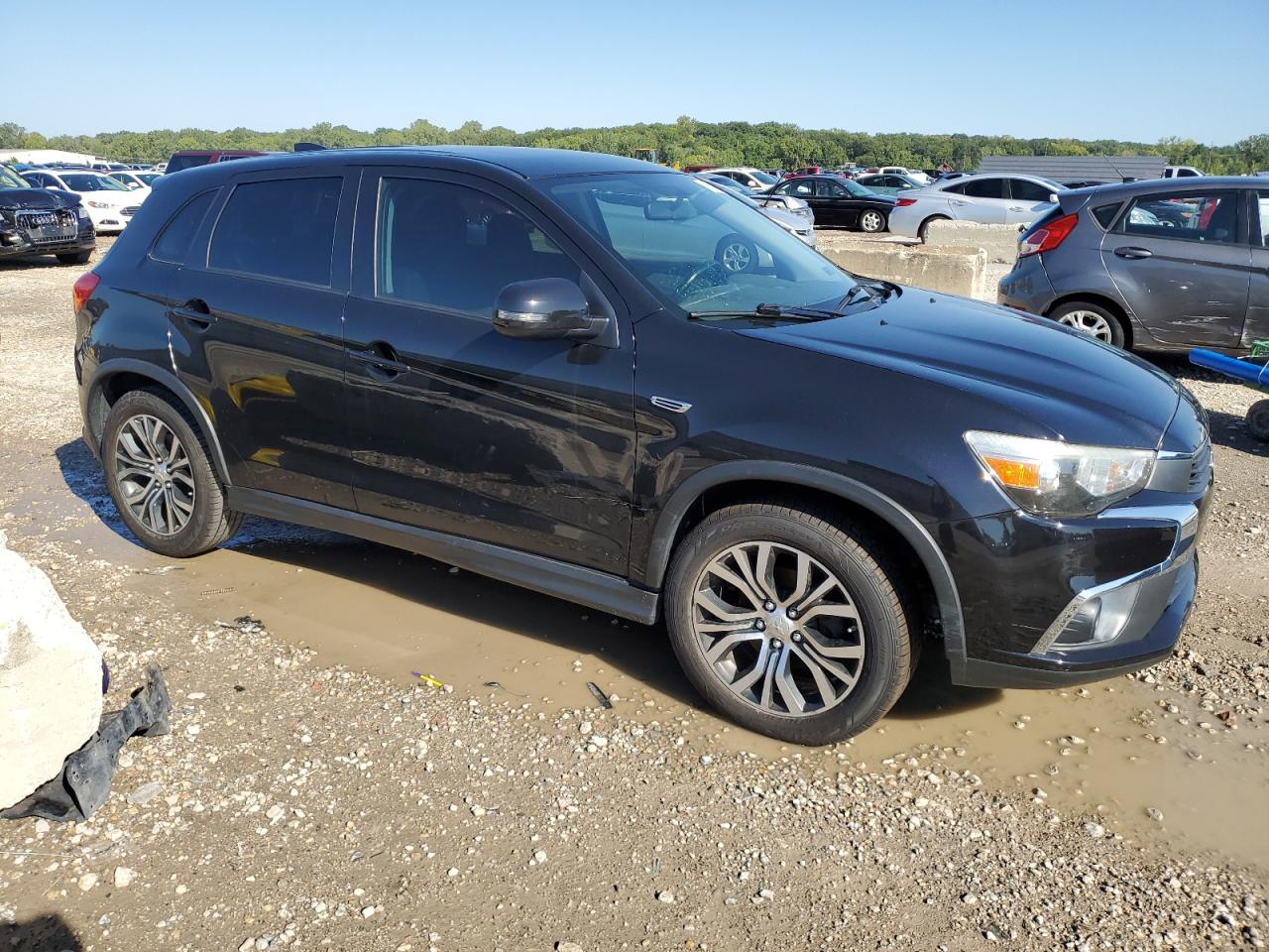 2017 Mitsubishi Outlander - Image 4
