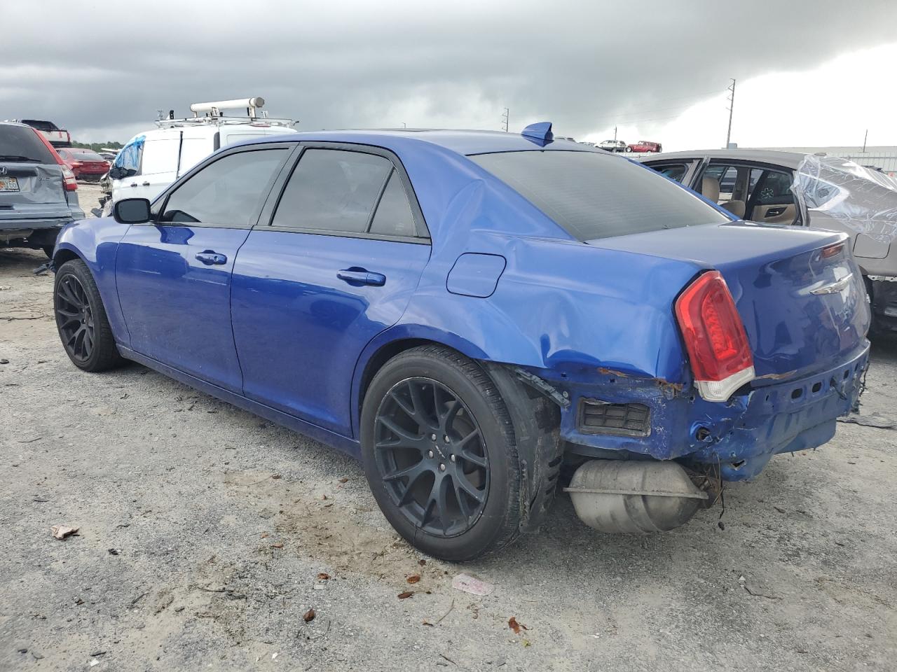 VIN 2C3CCABG2JH285550 2018 CHRYSLER 300 no.2