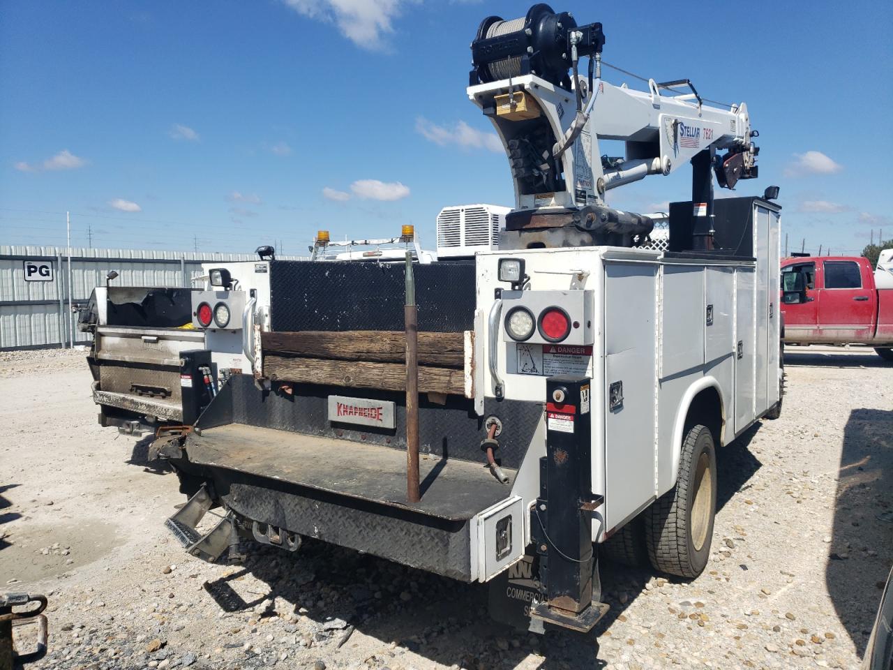 2015 Ford F550 - Image 3