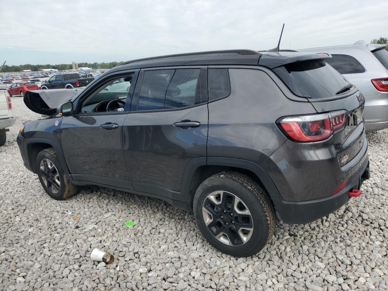 VIN 3C4NJDDB2JT265111 2018 JEEP COMPASS no.2