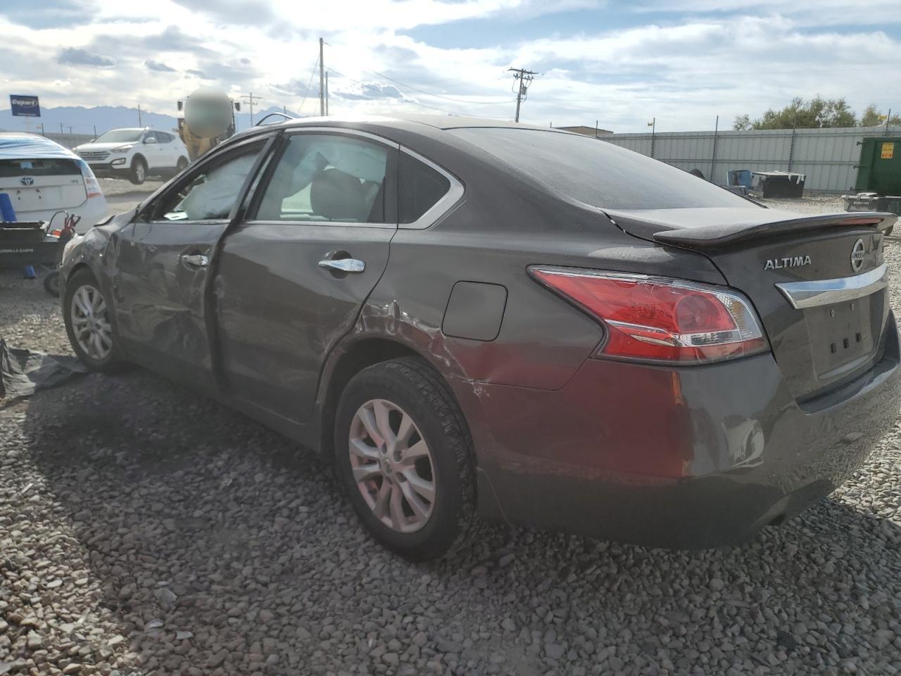 2015 Nissan Altima - Image 2