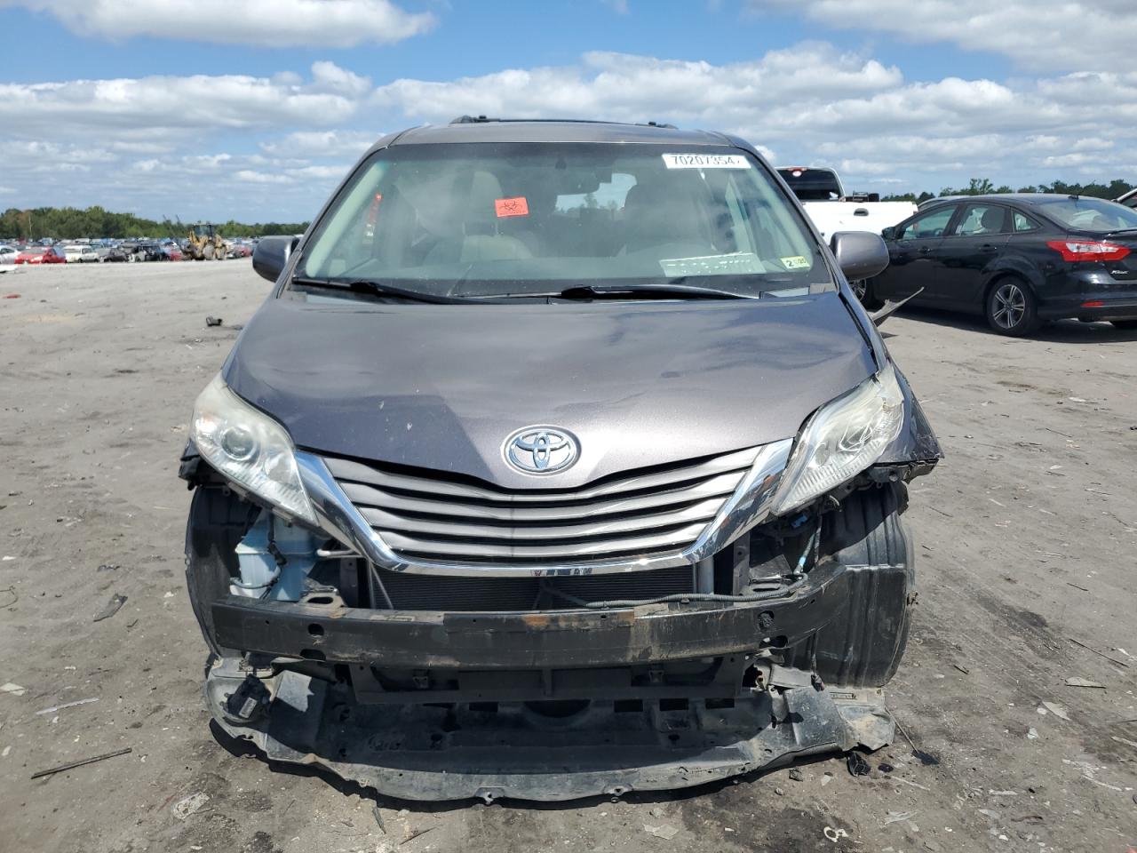 2012 Toyota Sienna - Image 5