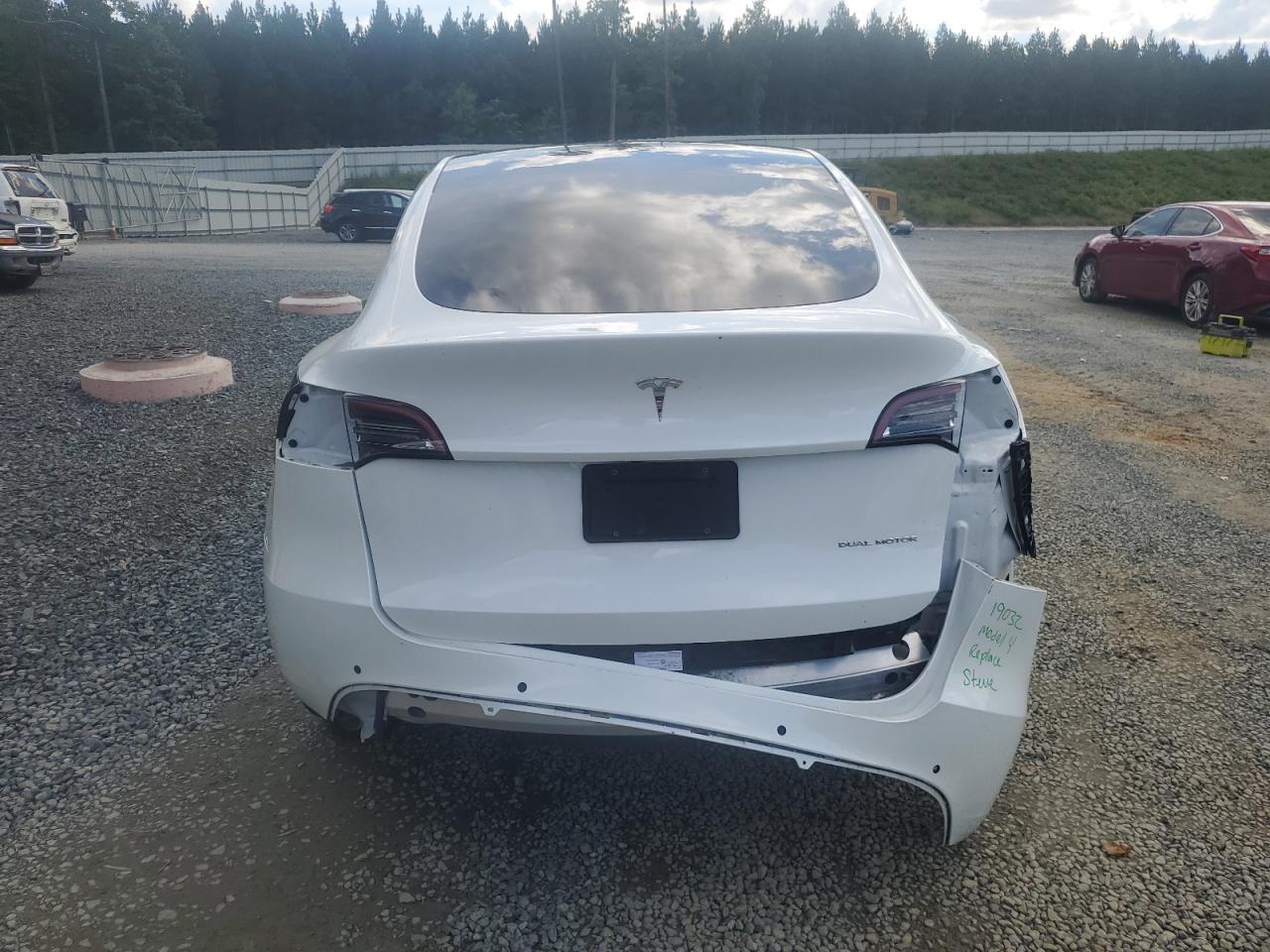 5YJYGDEE8MF256825 2021 Tesla Model Y