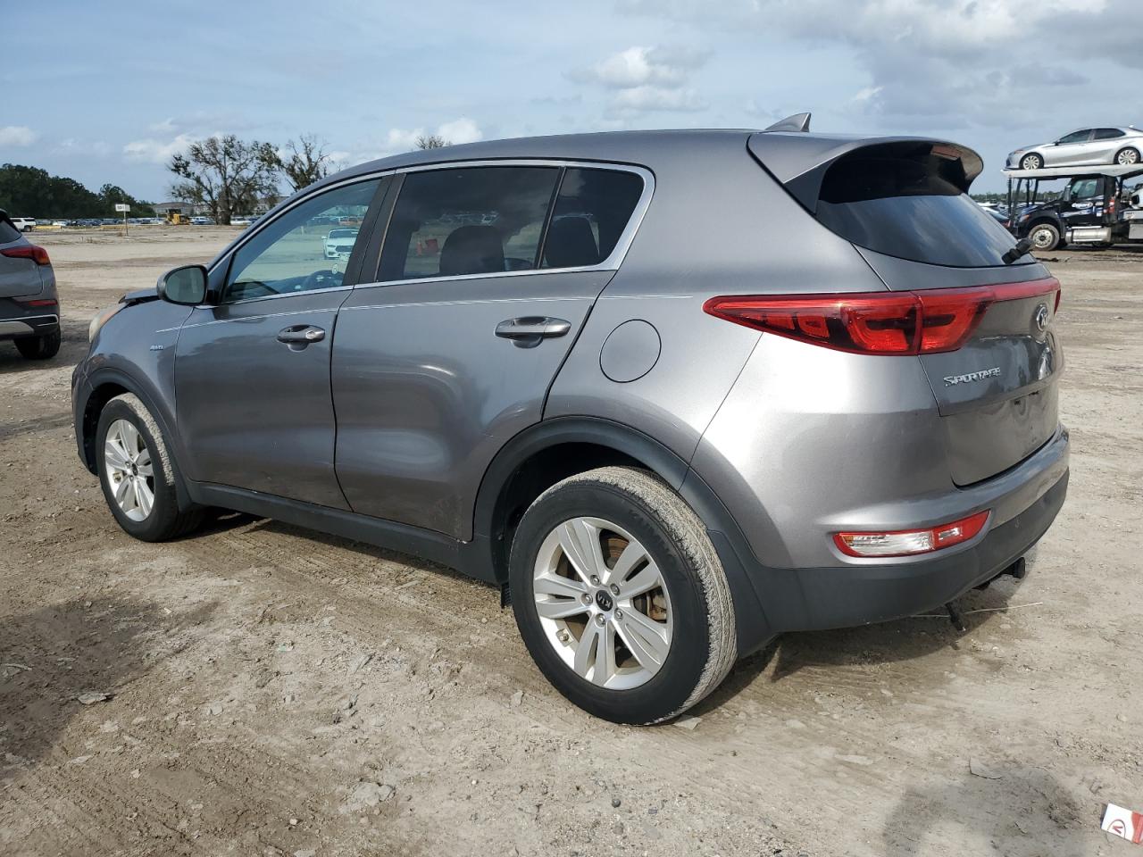 KNDPMCAC5J7404773 2018 KIA SPORTAGE - Image 2