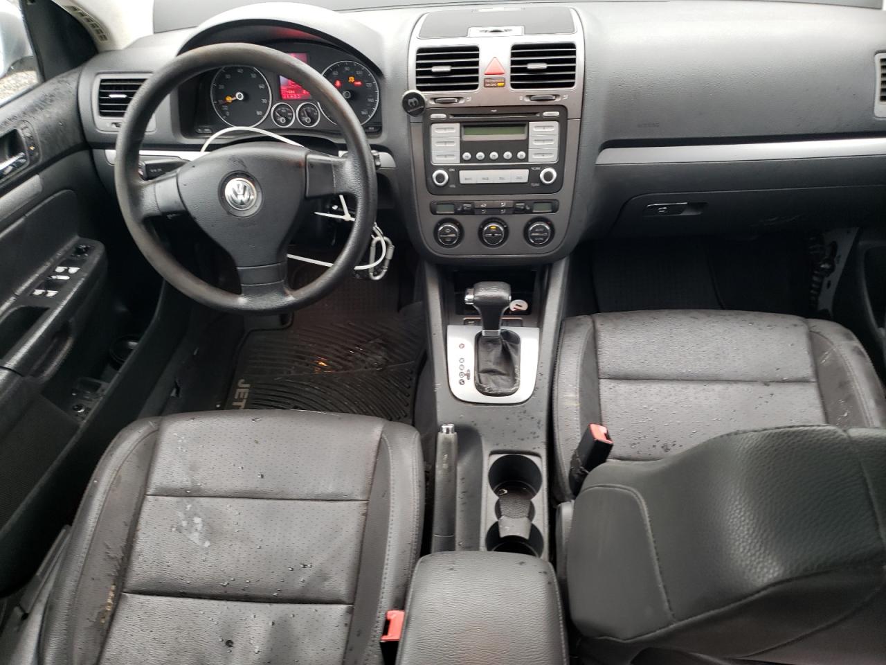 2005 Volkswagen Jetta - Image 8