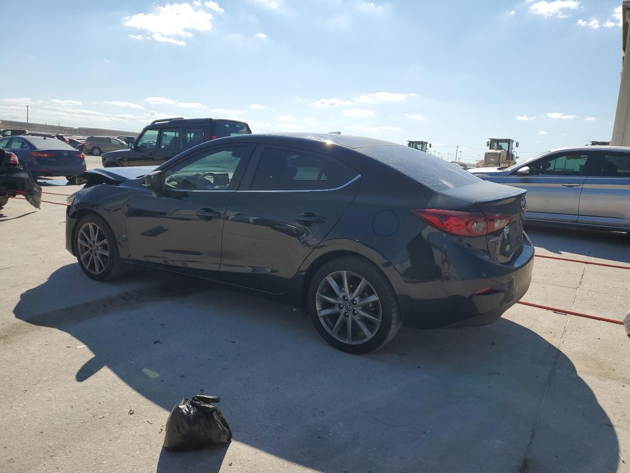 3MZBN1V33JM254087 2018 MAZDA 3 - Image 2