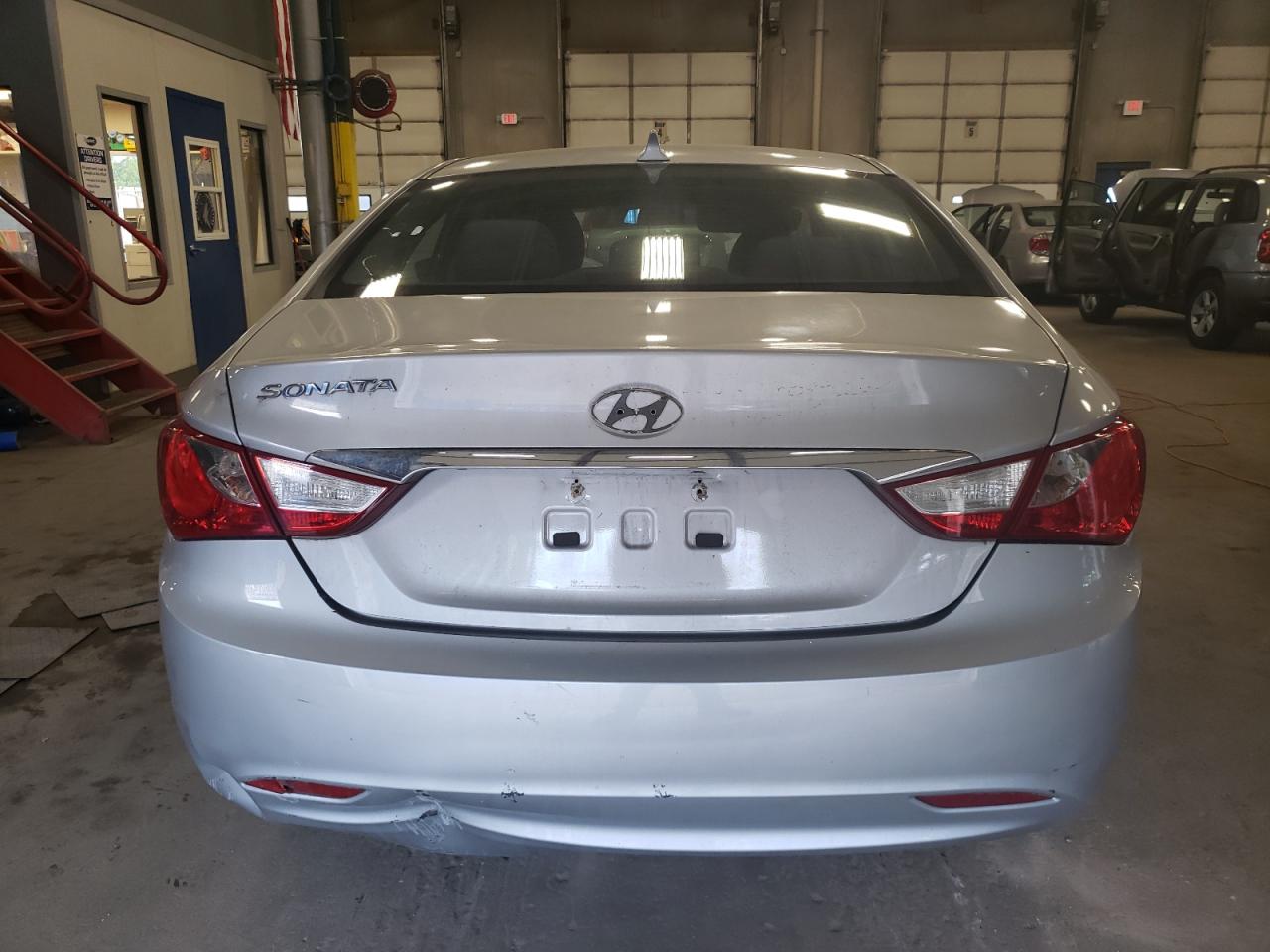 2011 Hyundai Sonata - Image 6