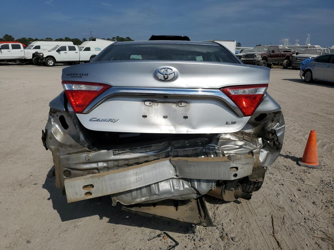 4T4BF1FK0FR490559 2015 Toyota Camry Le