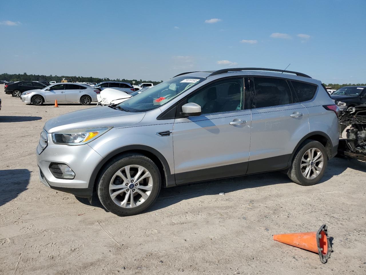 1FMCU0GD9JUB28303 2018 FORD ESCAPE - Image 1