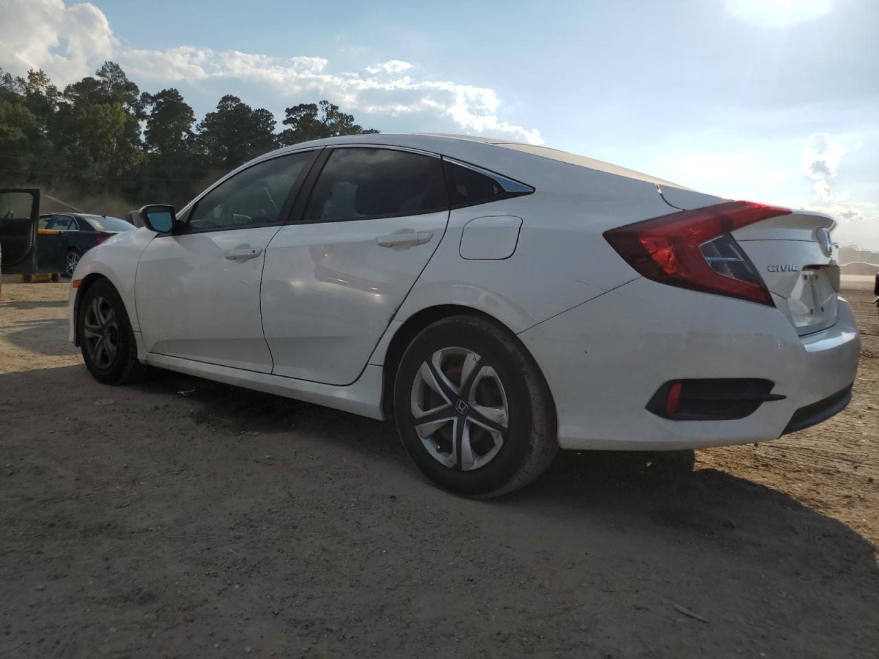 19XFC2F58JE200231 2018 Honda Civic Lx