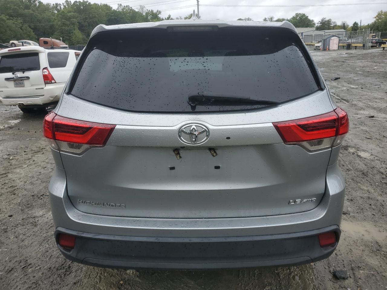 5TDBZRFH9KS939180 2019 Toyota Highlander Le