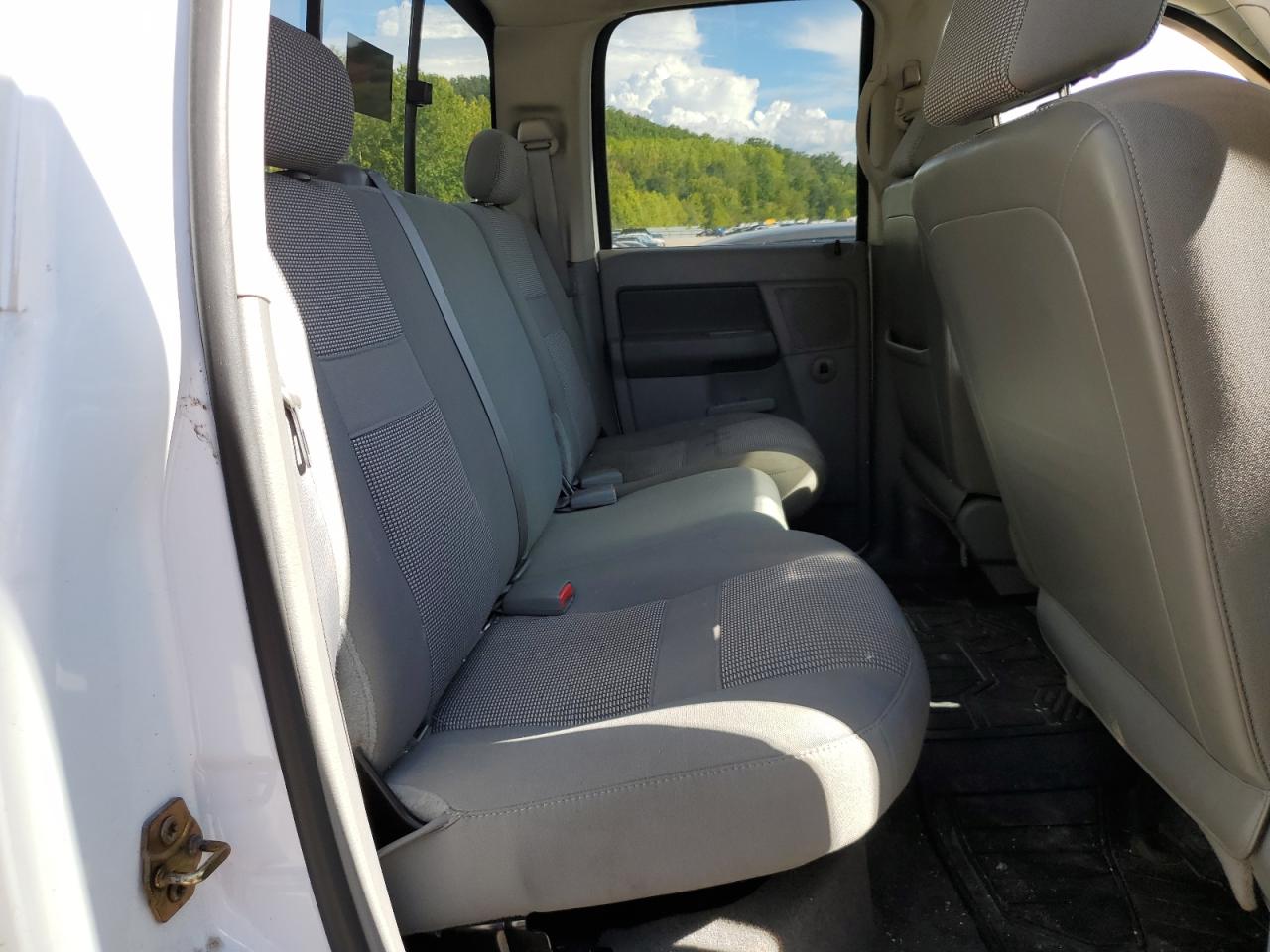 2006 Dodge RAM - Image 10