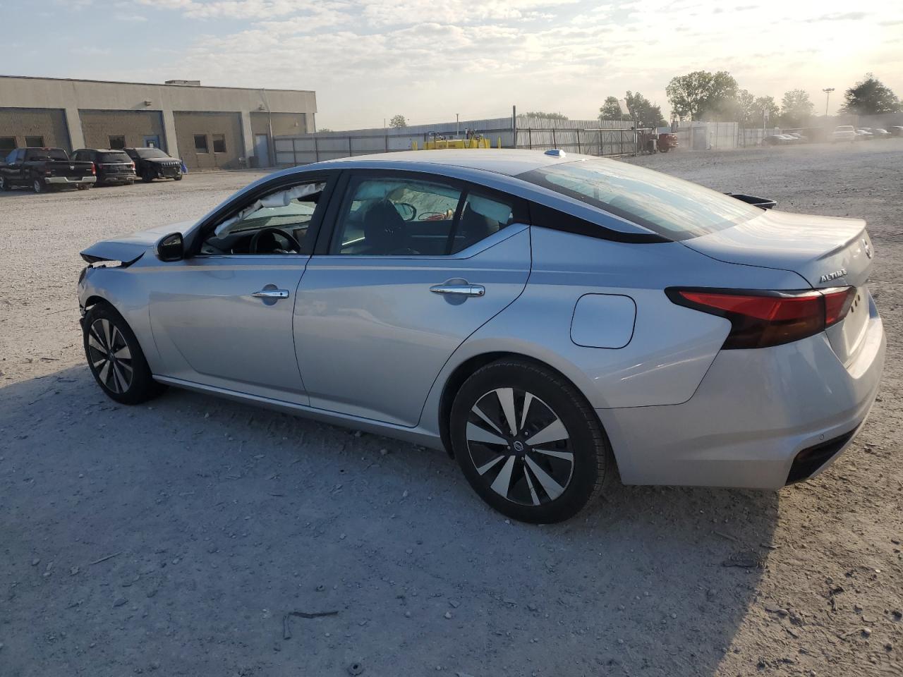 2021 Nissan Altima - Image 2