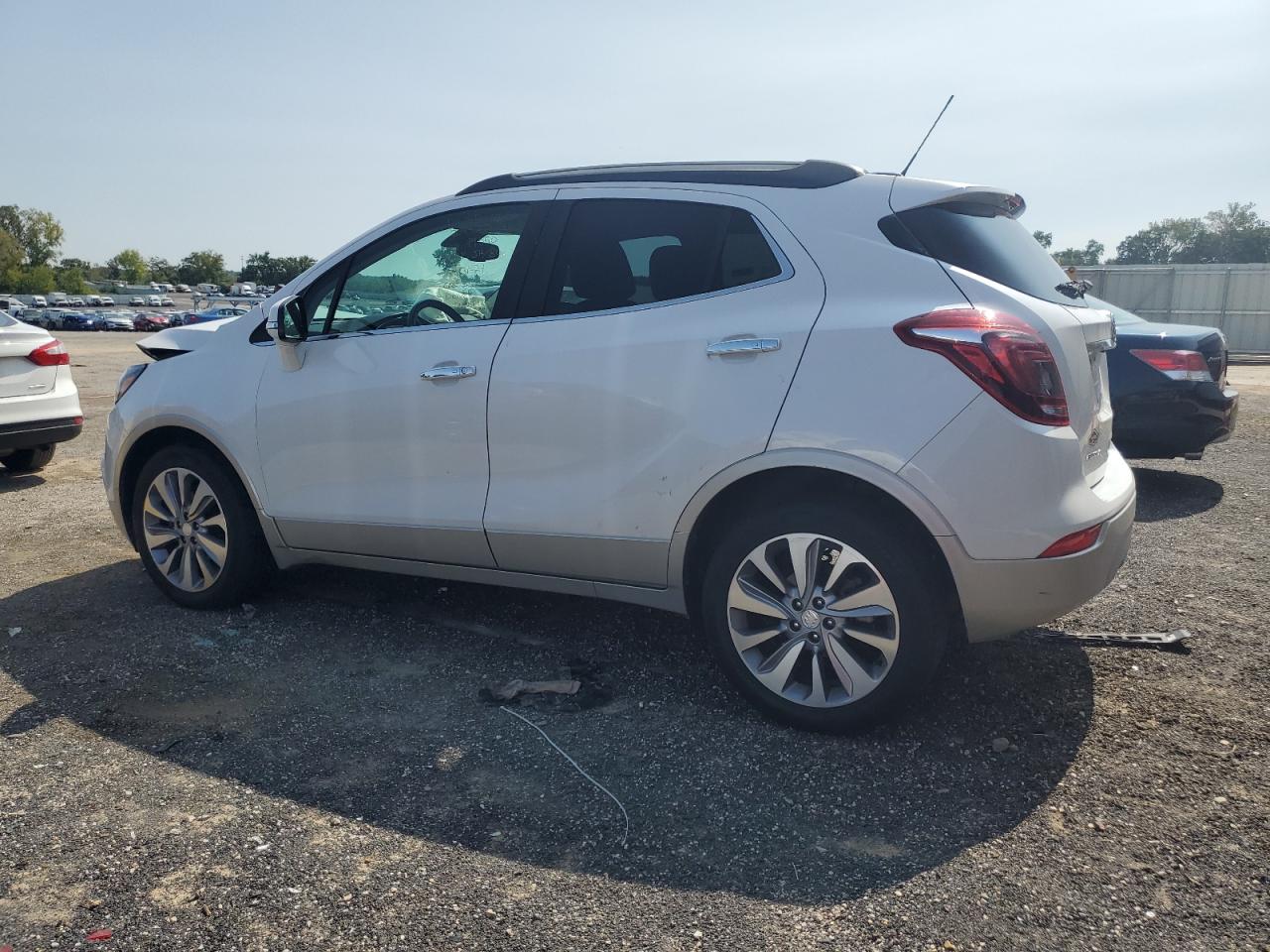 KL4CJASB6JB599050 2018 BUICK ENCORE - Image 2