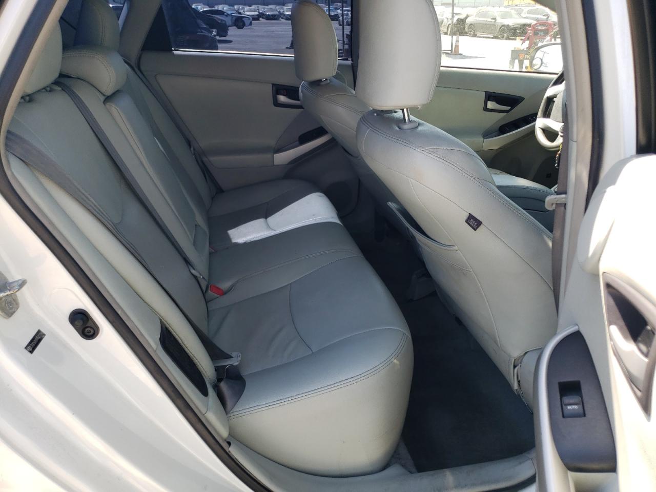 2010 Toyota Prius - Image 11
