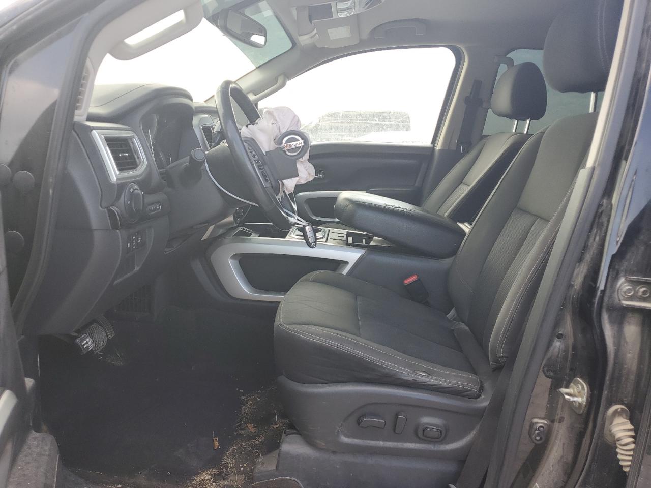 1N6AA1E51HN567339 2017 Nissan Titan Sv