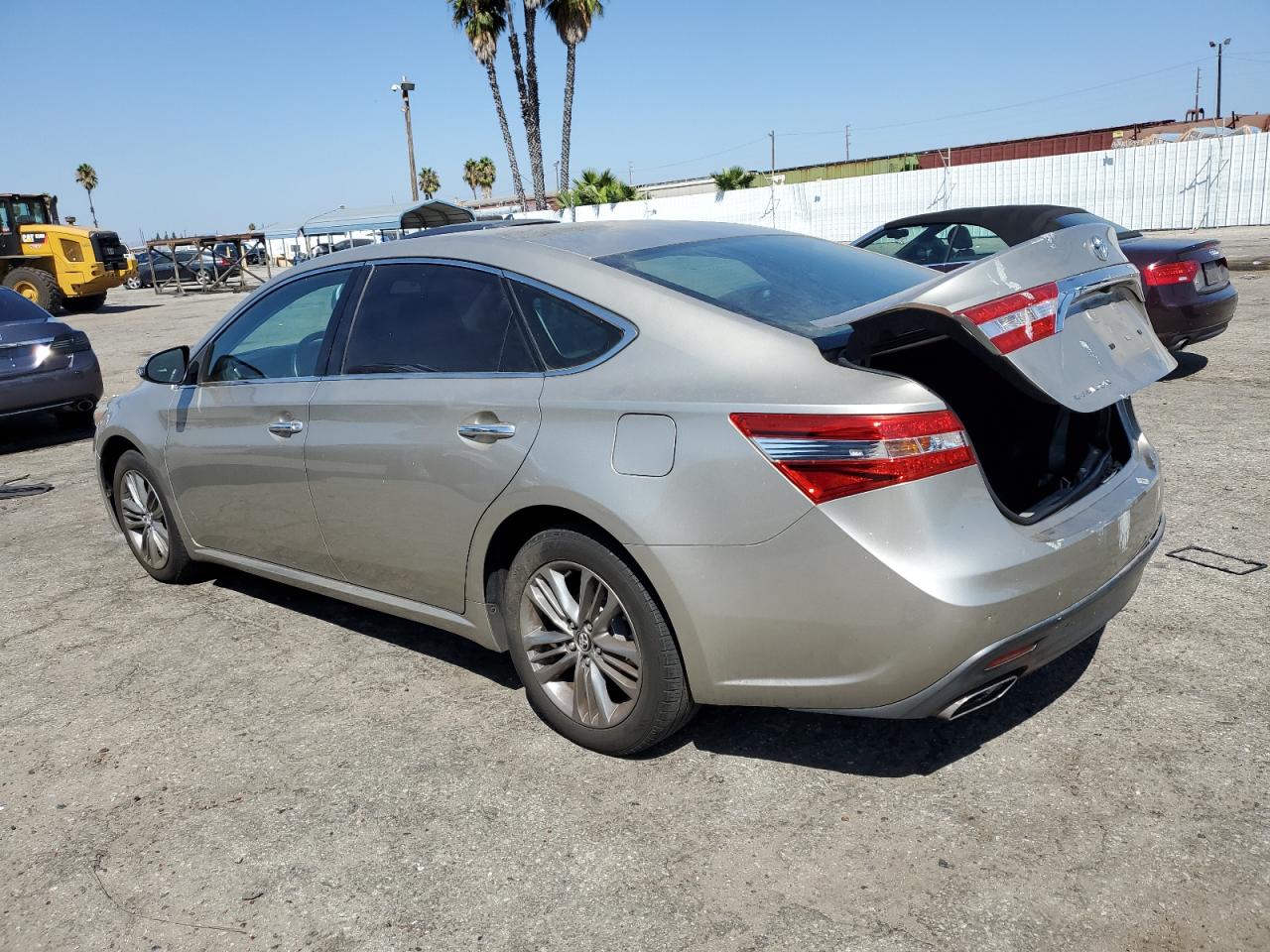 2013 Toyota Avalon - Image 2